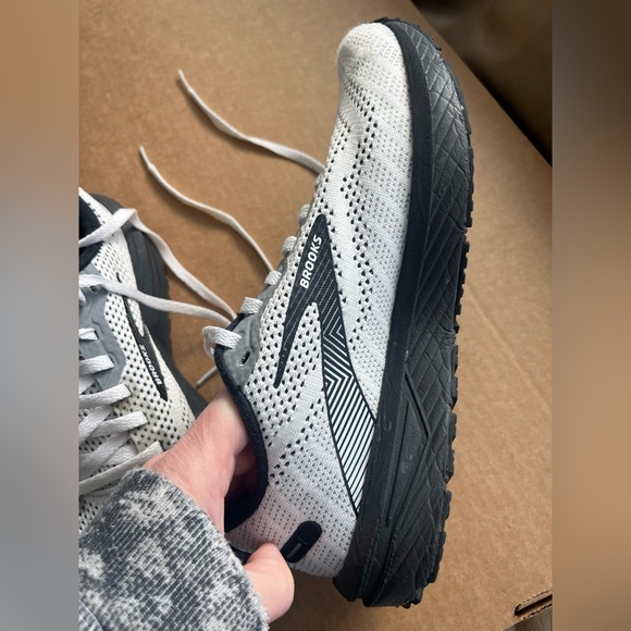 Brooks Revel 6 Black and White Running Shoes - Picture 13 of 16